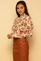 Blusa de tejido elegante con mangas abullonadas y cuello alto falso, estampado floral