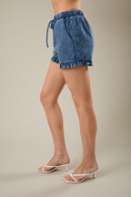 Bermudas de denim elásticos de tiro medio con dobladillo volante coqueto